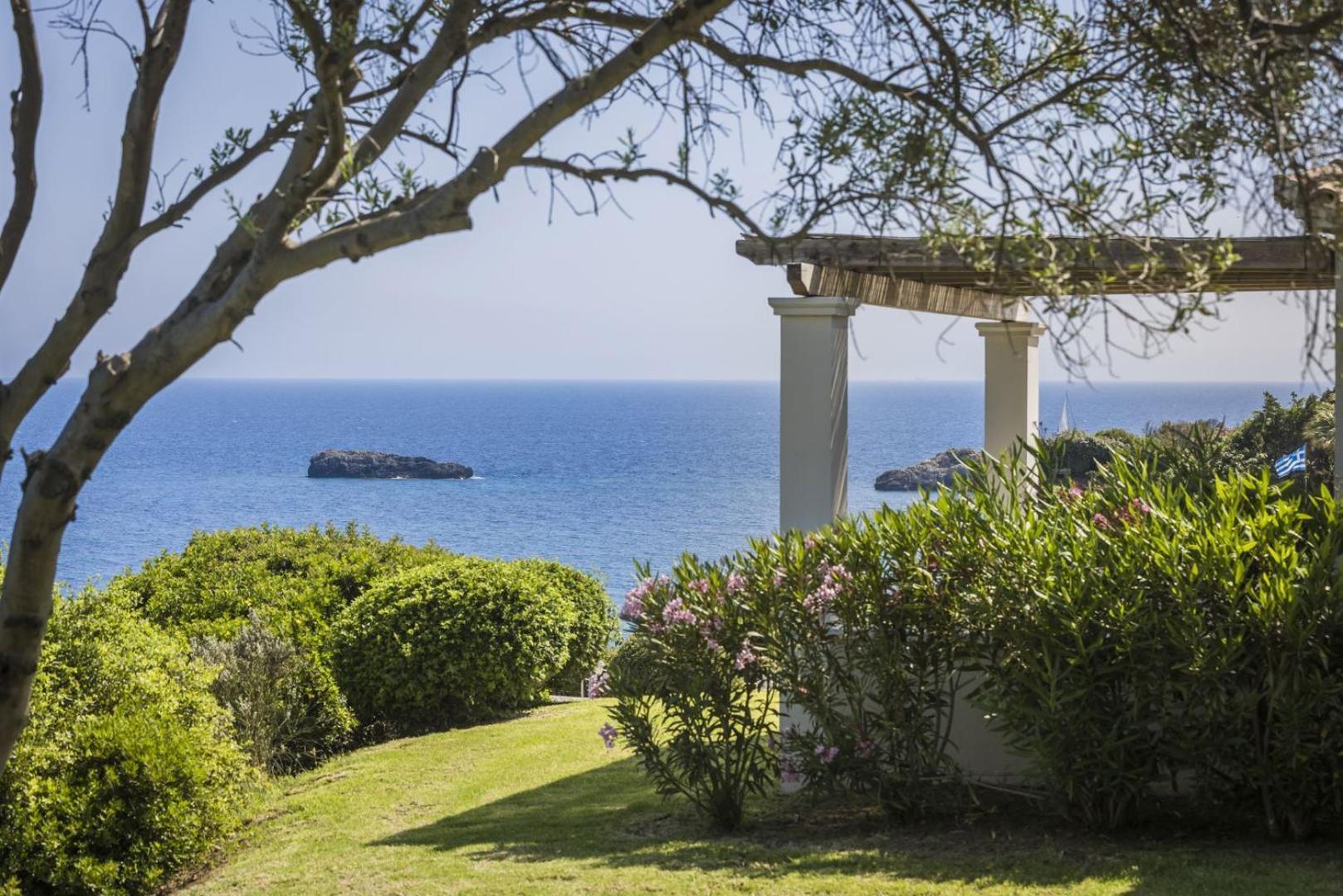 The Seasons Villa Svoronata Exterior photo